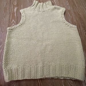 Ladies chunky sleeveless sweater